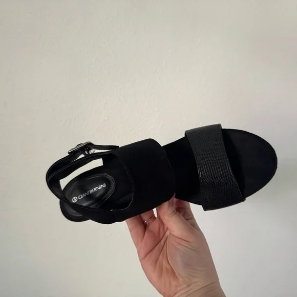 Giani Bernini Aikko Black Platform Chunky Buckle Heel 9M Modern Chic Like New - Picture 8 of 14